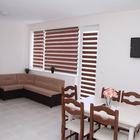 Capuccino Guest Apartments - Free Parking And Wi-Fi ซันนีบีช ภายนอก รูปภาพ